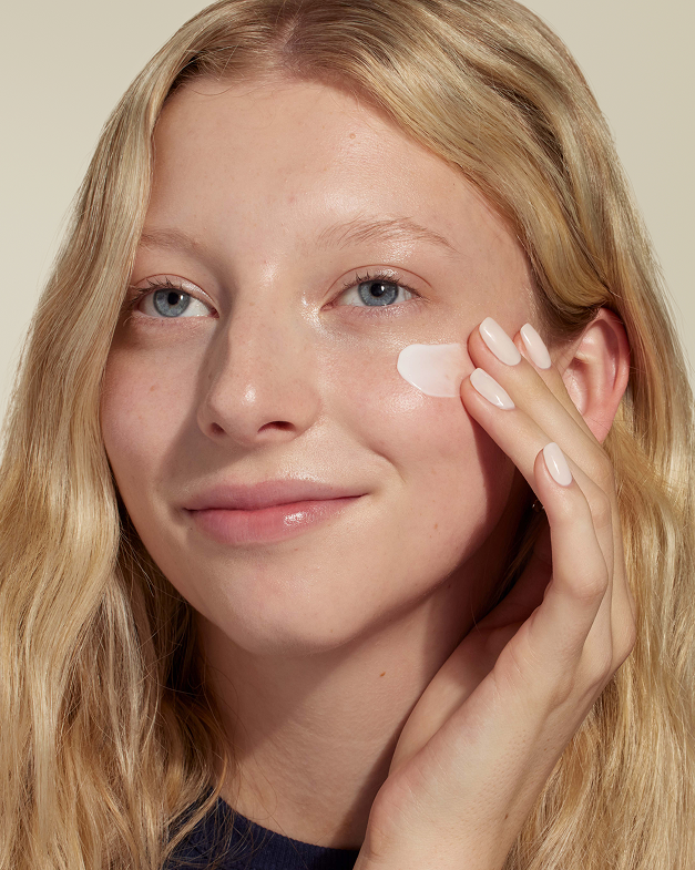 4996_C_IMC_Brand Refresh Photoshoot_Shot137-CustomFormulaApplication_0648-2 1 4996_C_IMC_Brand Refresh Photoshoot_Shot137-CustomFormulaApplication_0648-2 1